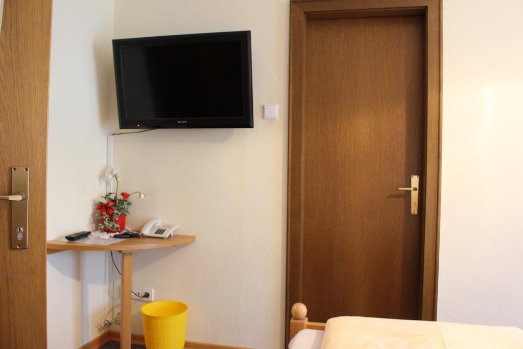 Gasthof-Hotel Winkler Mühldorf Exteriör bild
